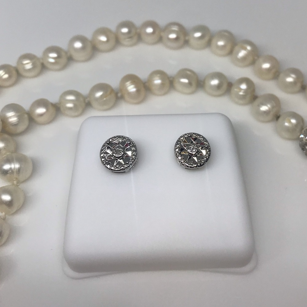 1/10 carat diamond studs